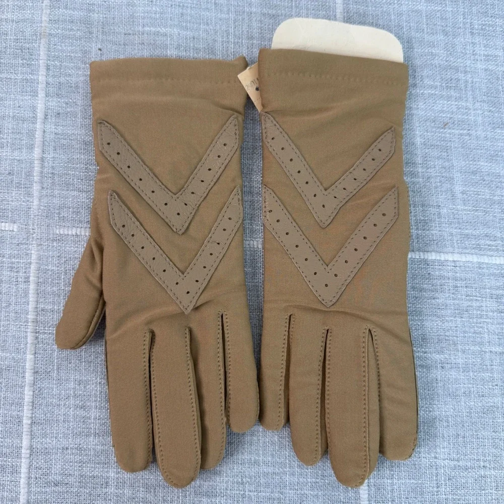 Isotoner Warm Ups by Aris One‎ Size Driving Gloves Tan Vintage New without tags